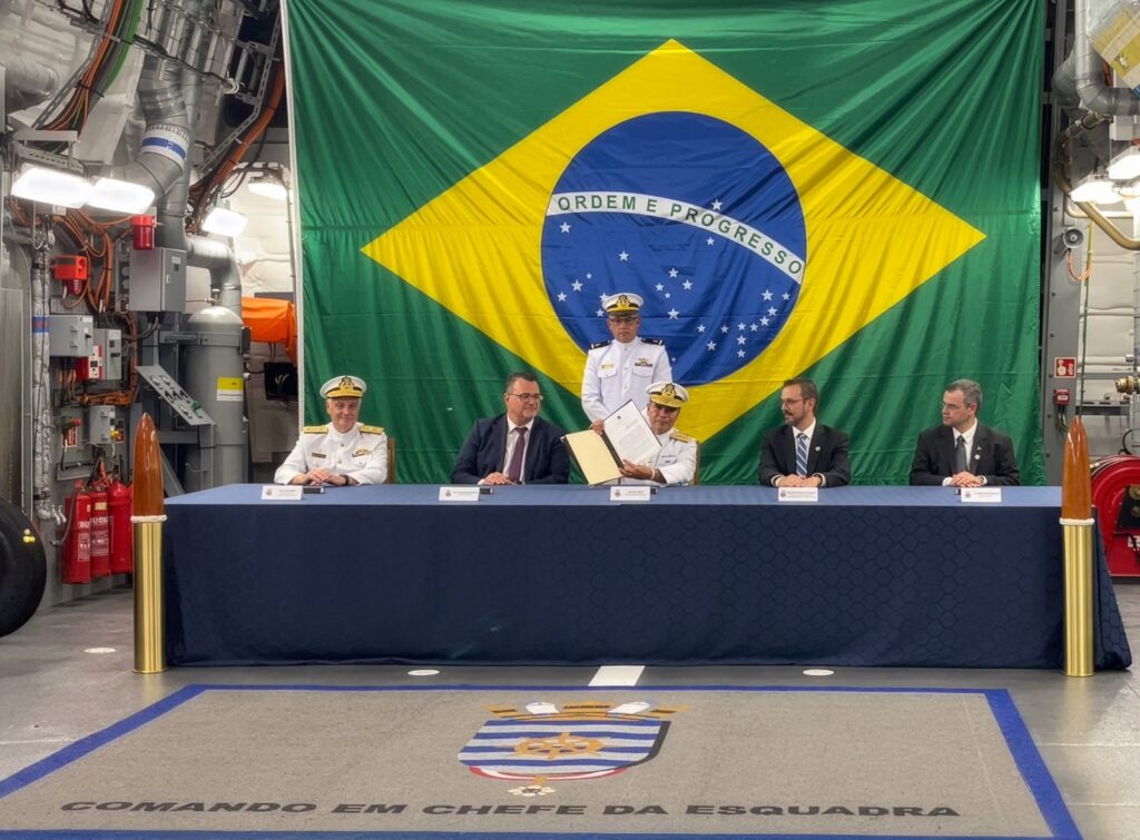 Embraer, TKMS e Ministério da Defesa do Brasil assinam MoU para avaliar ampliação do Programa Fragatas Classe Tamandaré. Foto: Marinha do Brasil / Agência Marinha de Notícias