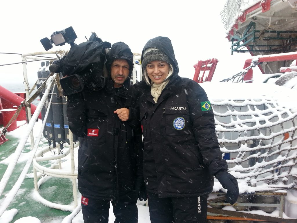 Num dia de neve a bordo do H-44. Foto Daniel Vasconcelos, fuzileiro naval da Marinha do Brasil e que na viagem era o comandante da área de comunicação.