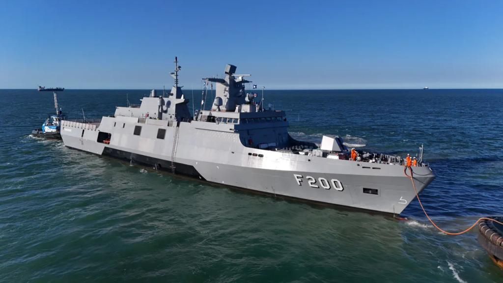 Fragata Tamandaré F200 durante testes de mar em Itajaí-SC. Construção no  TKMS Estaleiro Brasil Sul.