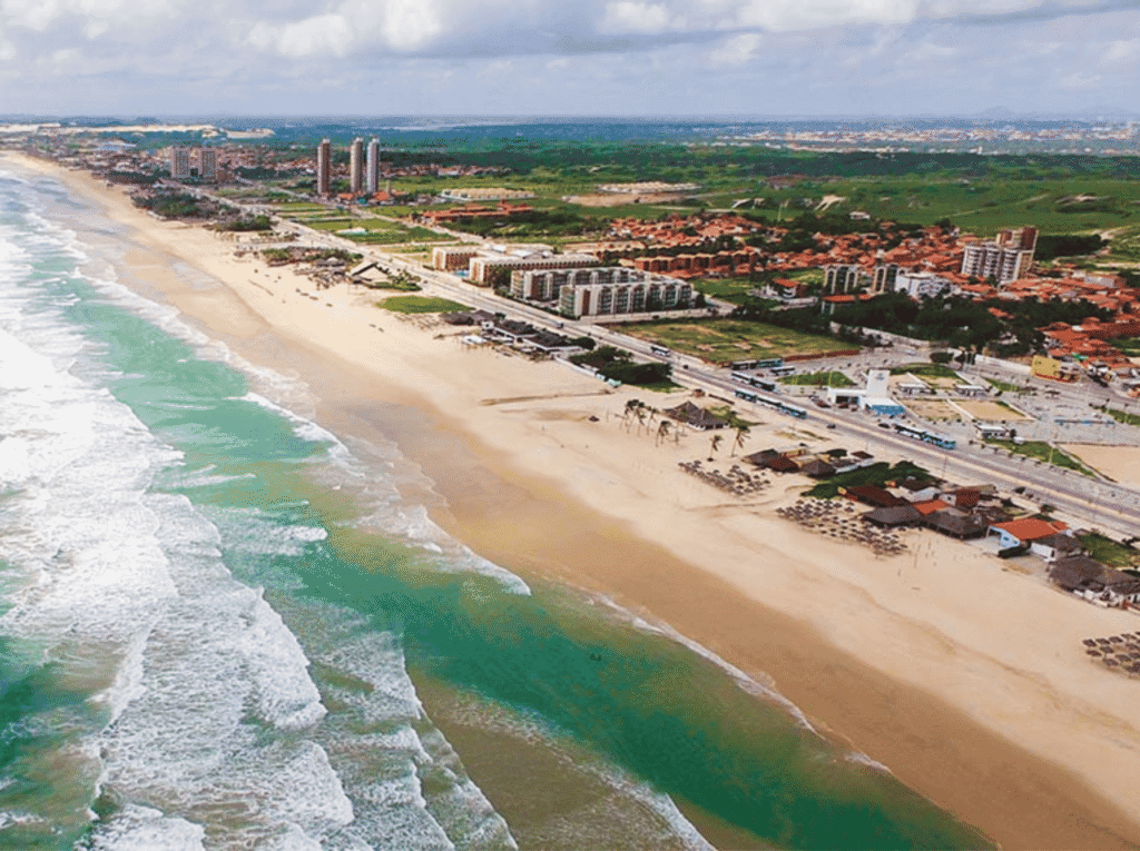 Dessalinização industrial transforma água do mar em recurso para reduzir pressão sobre rios no Brasil.